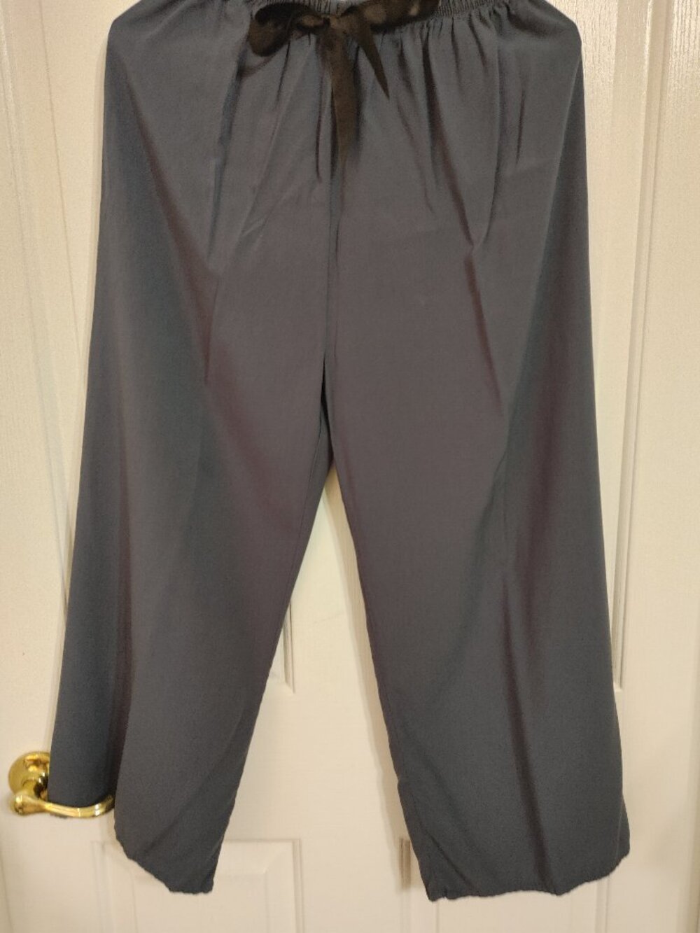 No Brand Tag  Silk-like pants